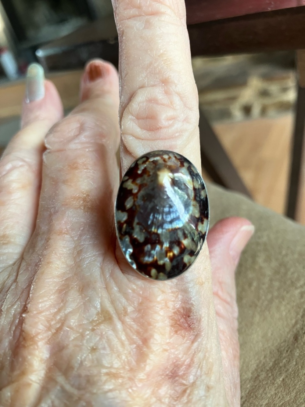 Vintage Handcrafted Brown Limpet Shell Ring 8 - Picture 8 of 15